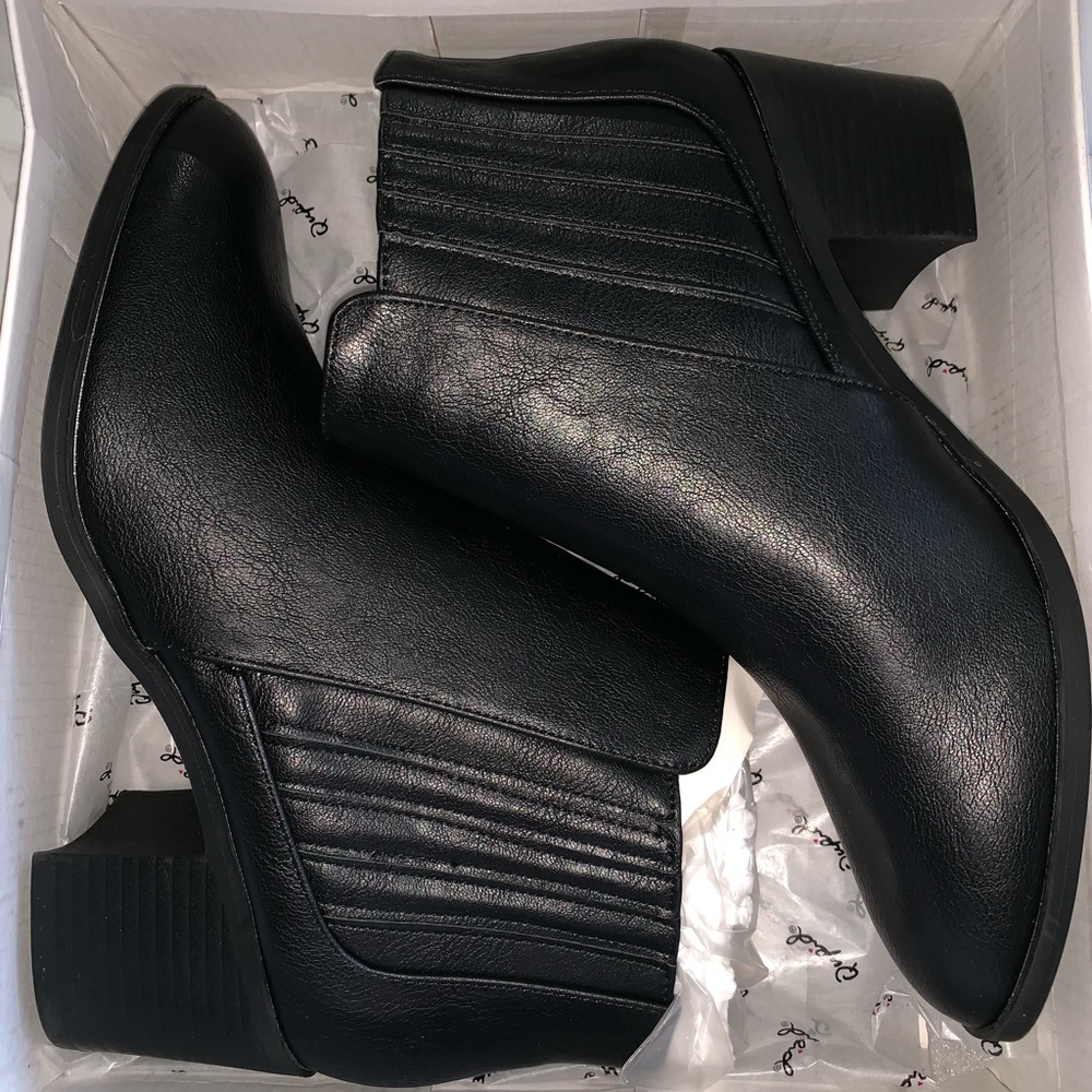 Qupid Faux Leather Chelsea Boots